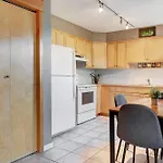 Cozy Condo With Epic Mountain Views, Parking, Air Con