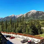 Cozy Condo With Epic Mountain Views, Parking, Air Con