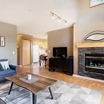 Cozy Condo With Epic Mountain Views, Parking, Air Con