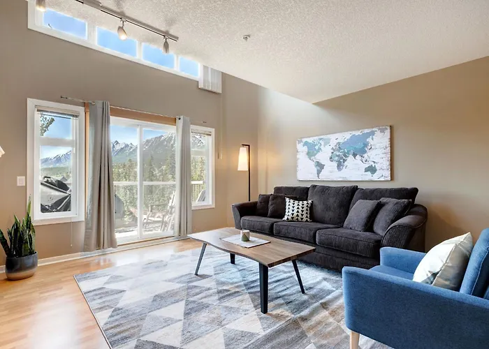 Cozy Condo With Epic Mountain Views, Parking, Air Con