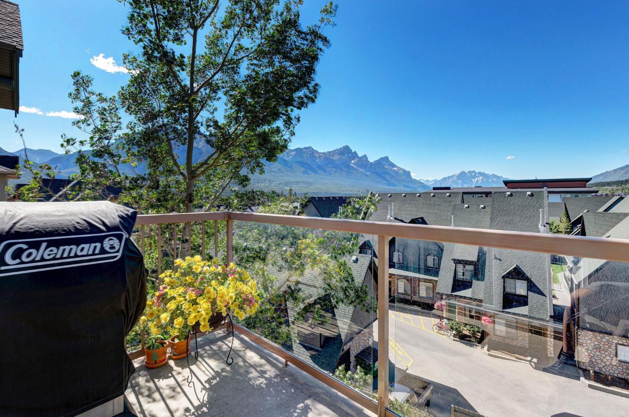 Cozy With Epic Mountain Views, Parking, Air Con *