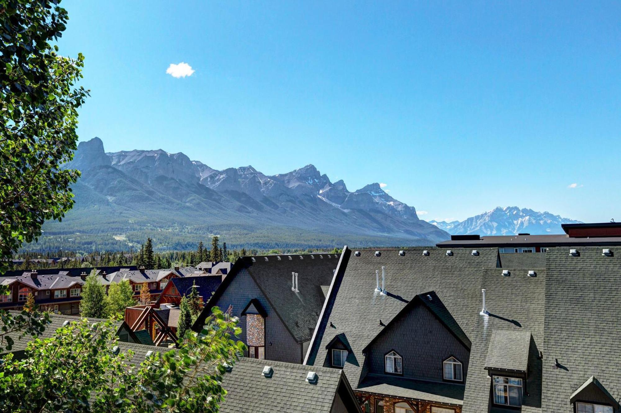 Cozy With Epic Mountain Views, Parking, Air Con