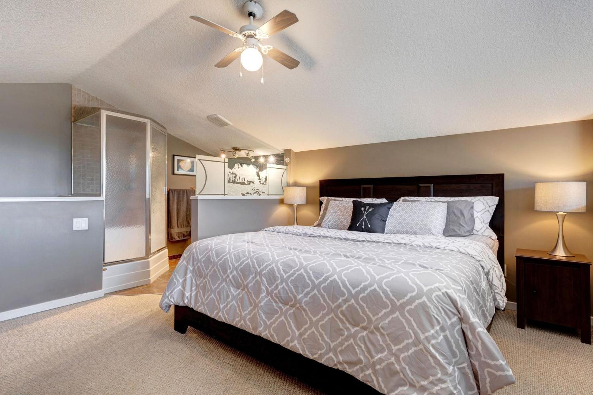 Apartment Cozy With Epic Mountain Views, Parking, Air Con Canmore