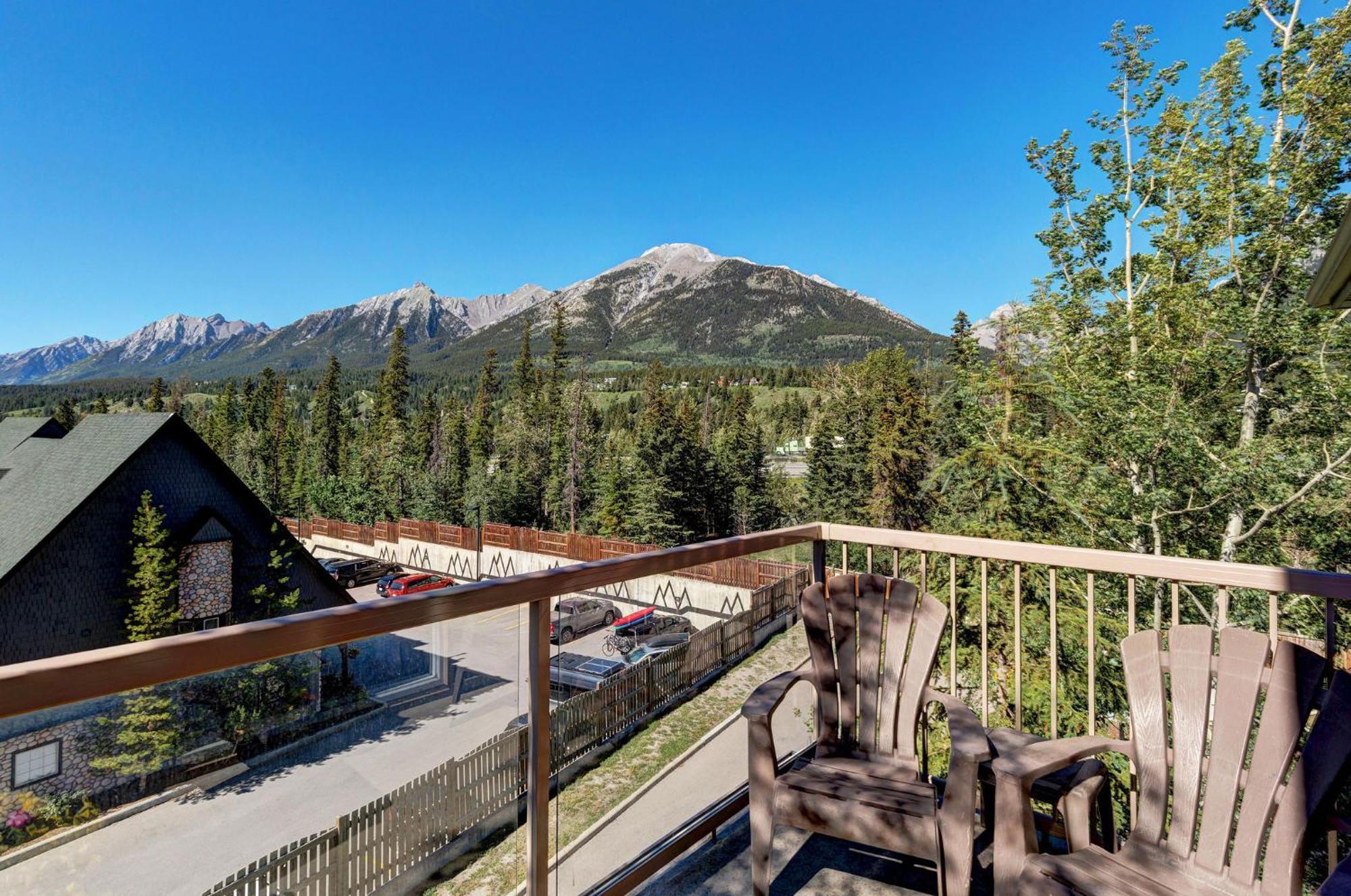 Cozy With Epic Mountain Views, Parking, Air Con *