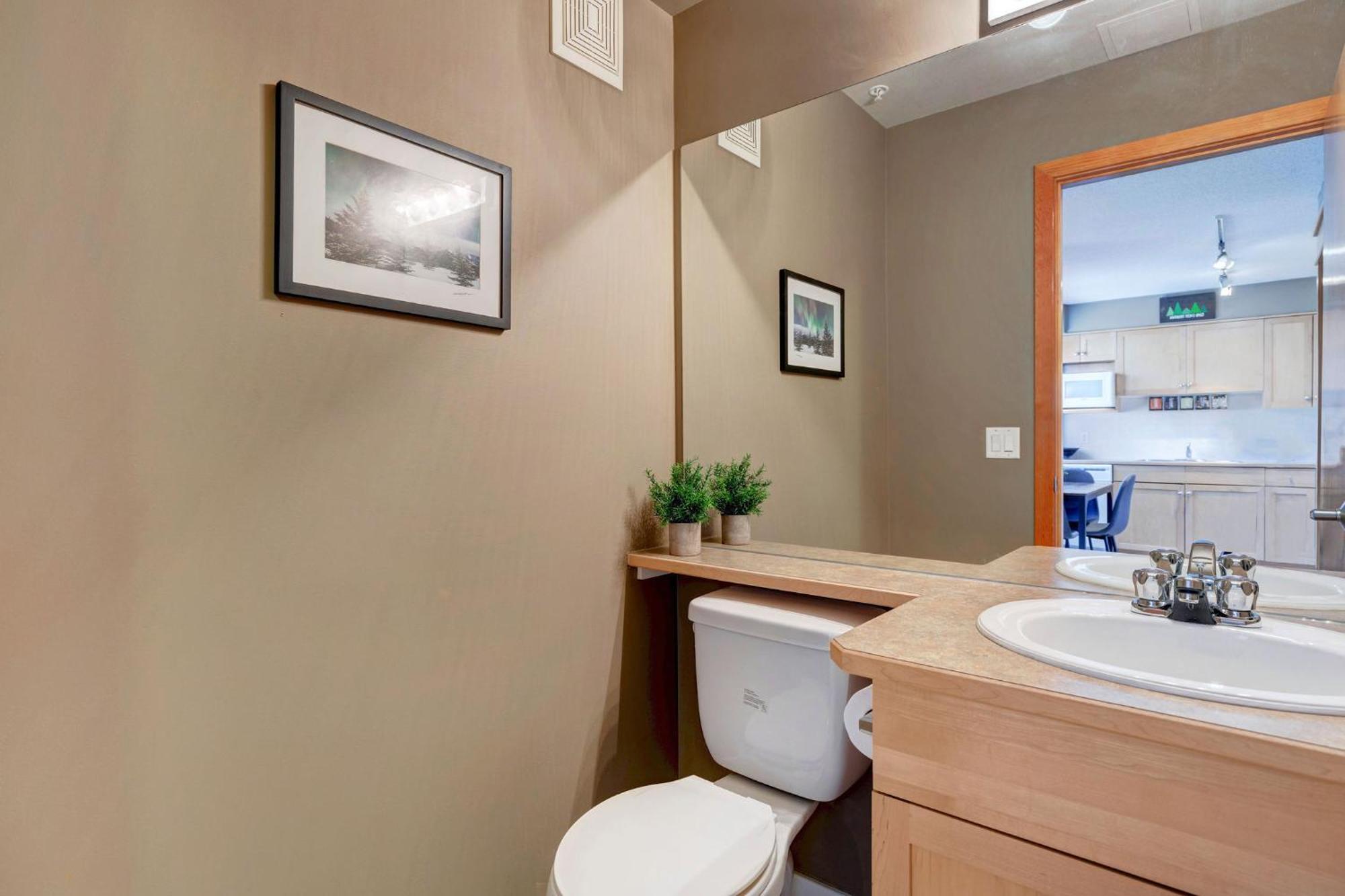 Cozy With Epic Mountain Views, Parking, Air Con *